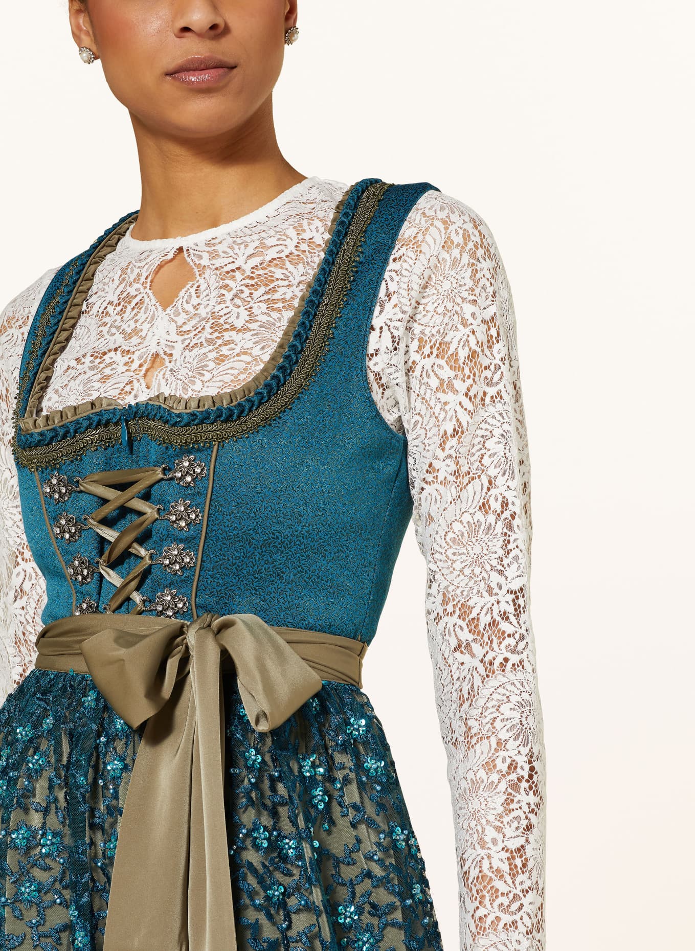 Krüger Dirndl: Zeitlose Schönheit in jeder Kollektion