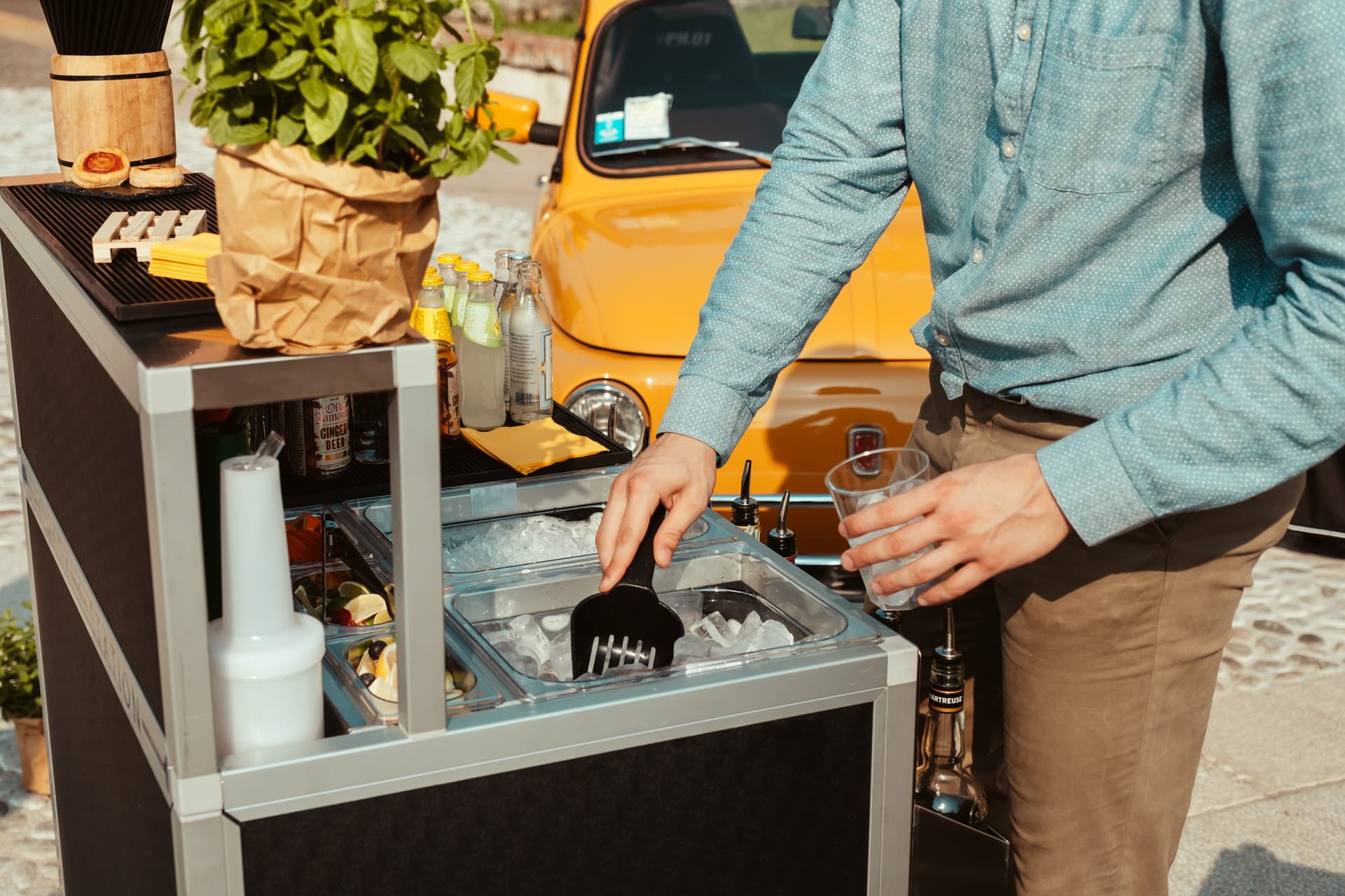 Buchen Sie jetzt unsere Trolley für Bordcatering für Ihr Event