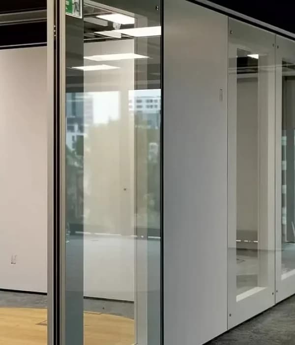 Verleihen Sie Ihren Geschäftsräumen eine moderne Note mit den exklusiven Glaselementen von Studio 30