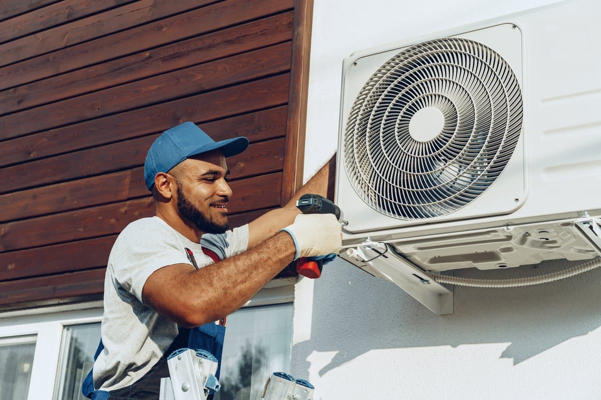 Energieeffizient heizen: Wärmepumpe 14 kW mit R290 Kältemittel bei 12WARM