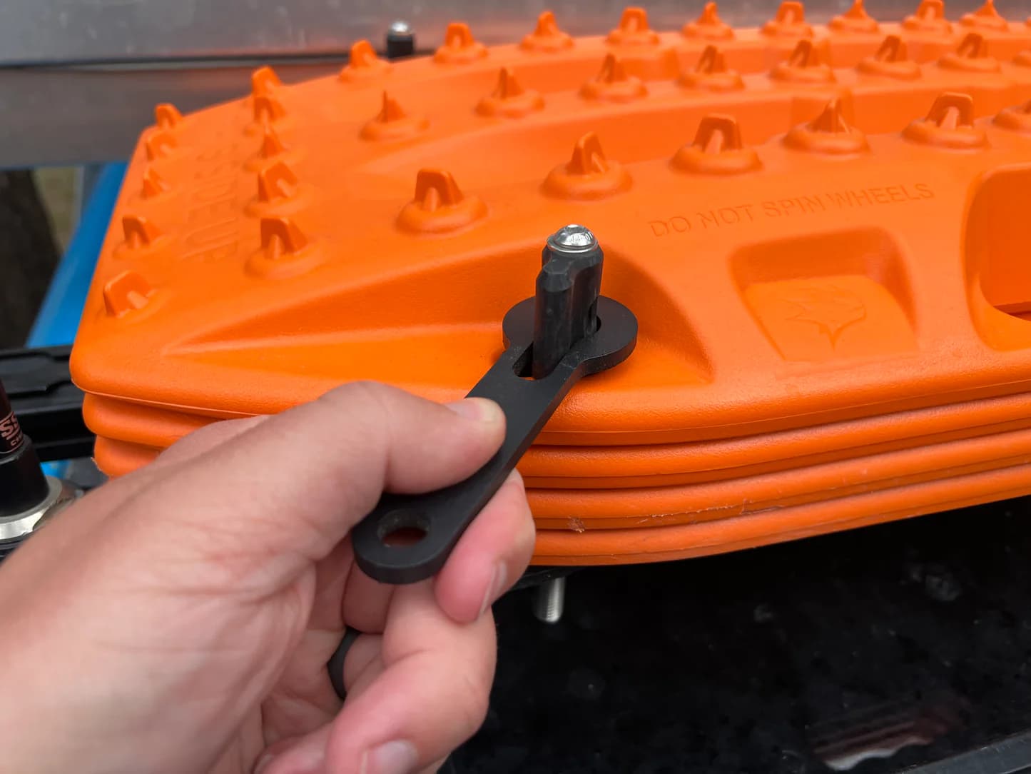 Sandbleche und Seilwinden: Perfekte Kombination für anspruchsvolle Offroad-Einsätze