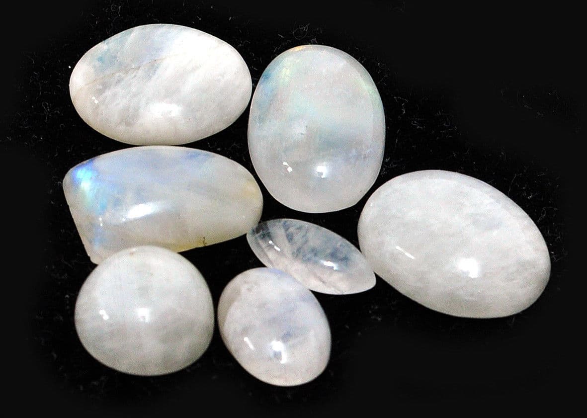 CrystalScents empfiehlt mondstein für emotionale Harmonie