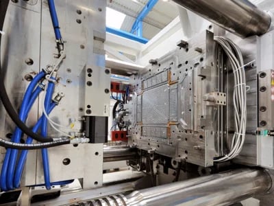 Maxnext GmbH: Spritzguss 2k Kunststoffteile einfach online bestellen – Von Werkzeugbau bis Prototypenfertigung