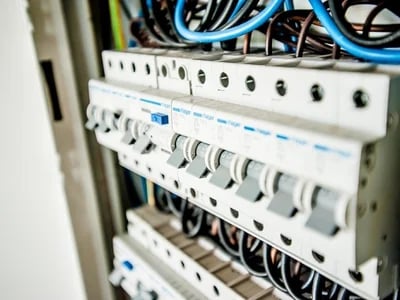DGUV und VDE: Richtlinien für die Prüfung ortsveränderlicher elektrischer Betriebsmittel