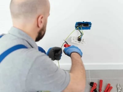 Wie die UVV Prüfung die Funktionalität Ihrer elektrischen Anlagen im Rahmen der DGUV V3 Prüfung sichert