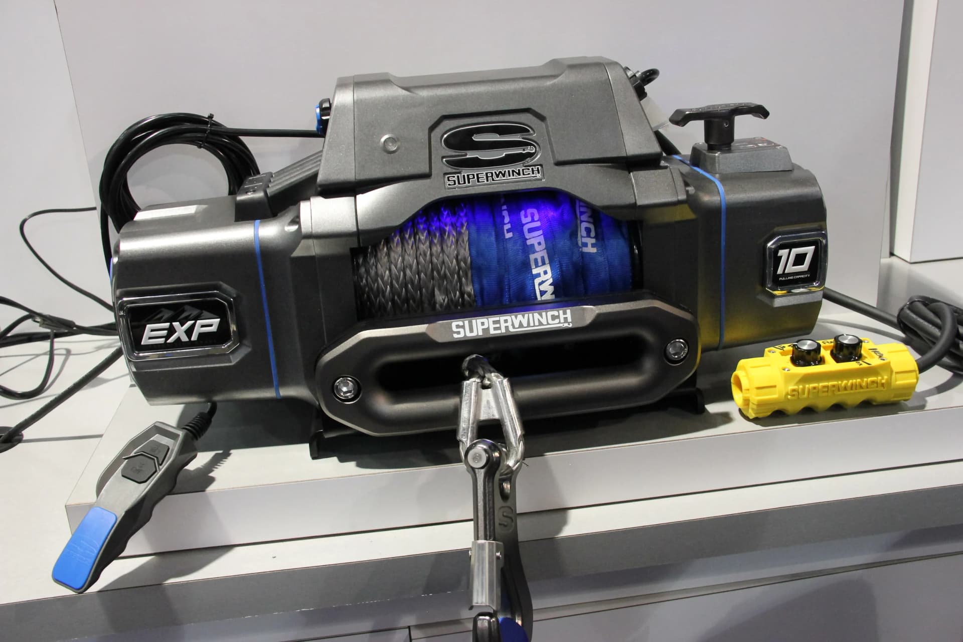 Superwinch: Hochwertige elektrische Seilwinde für Off-Road Abenteuer