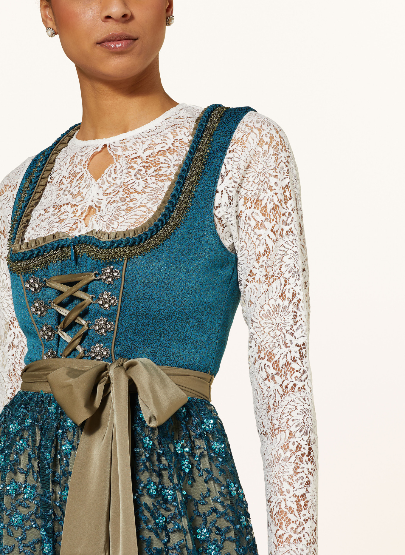 Krüger Dirndl: Zeitlose Schönheit in jeder Kollektion