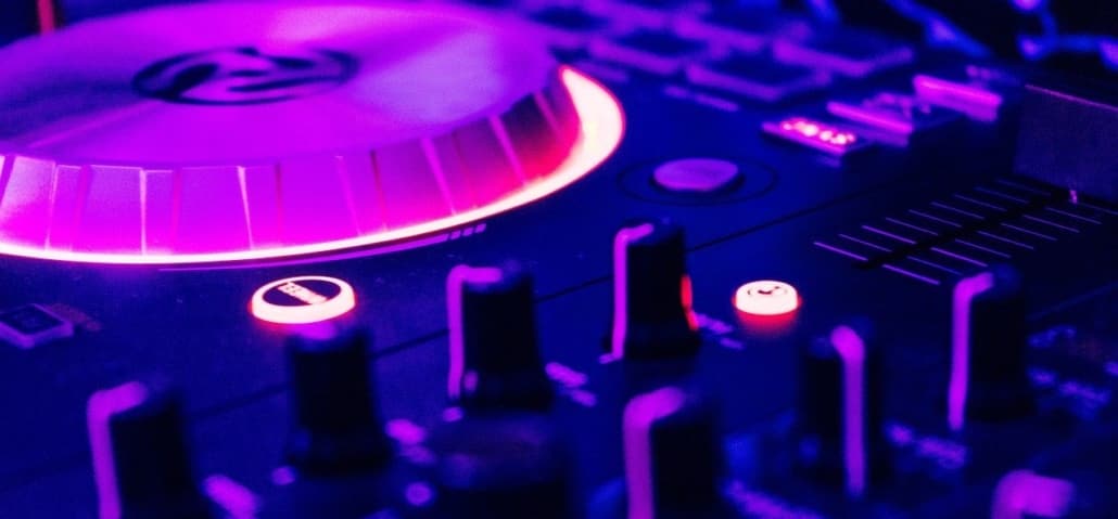 Hinter den Decks: Worauf Sie bei einem Hochzeits-DJ achten sollten