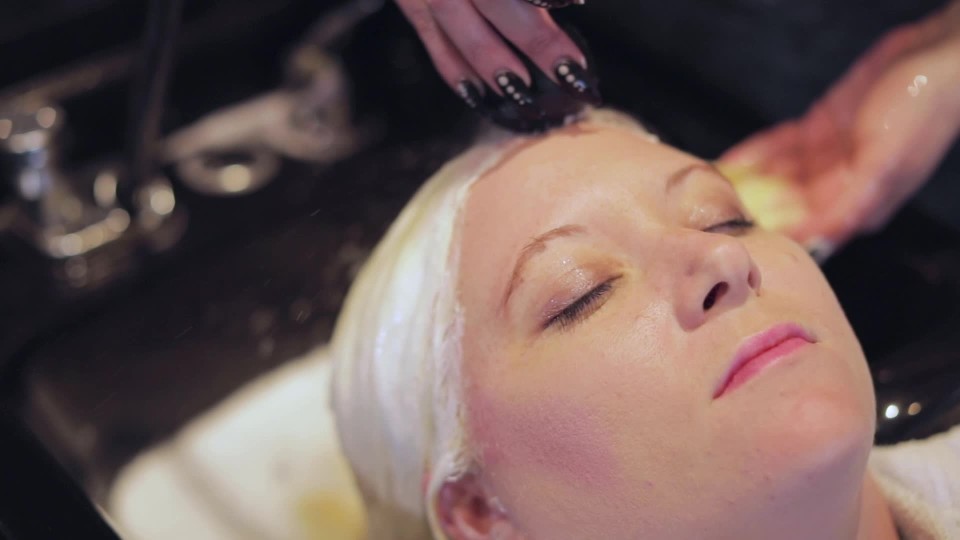 Das ideale Friseur Haarwaschbecken für jedes Salonerlebnis