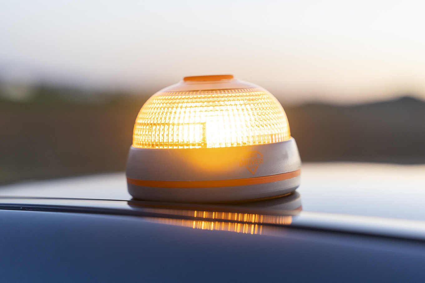 Warnleuchte V16: Das leistungsstarke LED-Notlicht mit Magnetfuß