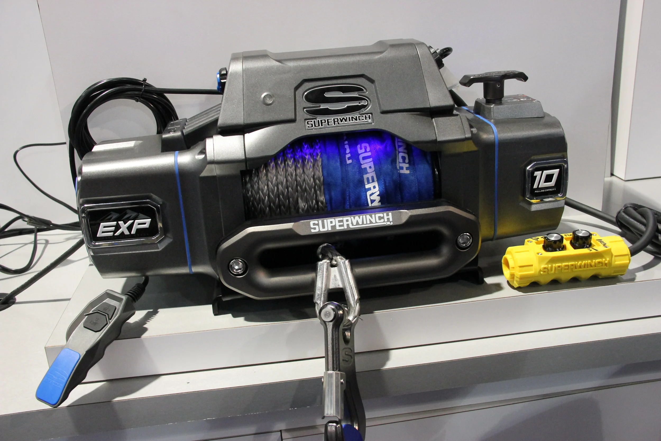 Superwinch: Hochwertige elektrische Seilwinde für Off-Road Abenteuer